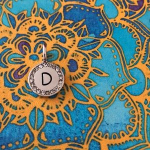 Tresors charm D Fits Pandora